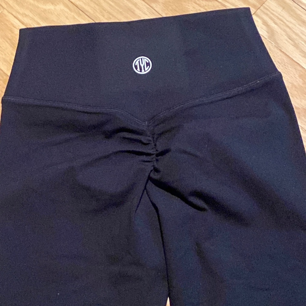 TY.C  Scrunch Butt Leggins in XS BLACK